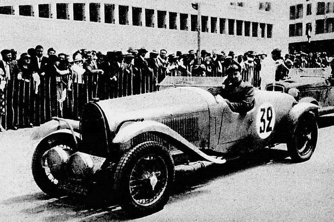 Jean_Trévoux,_vainqueur_du_rallye_de_l'Automobile_Club_du_Maroc_en_mai_1935_sur_Bugatti_3L